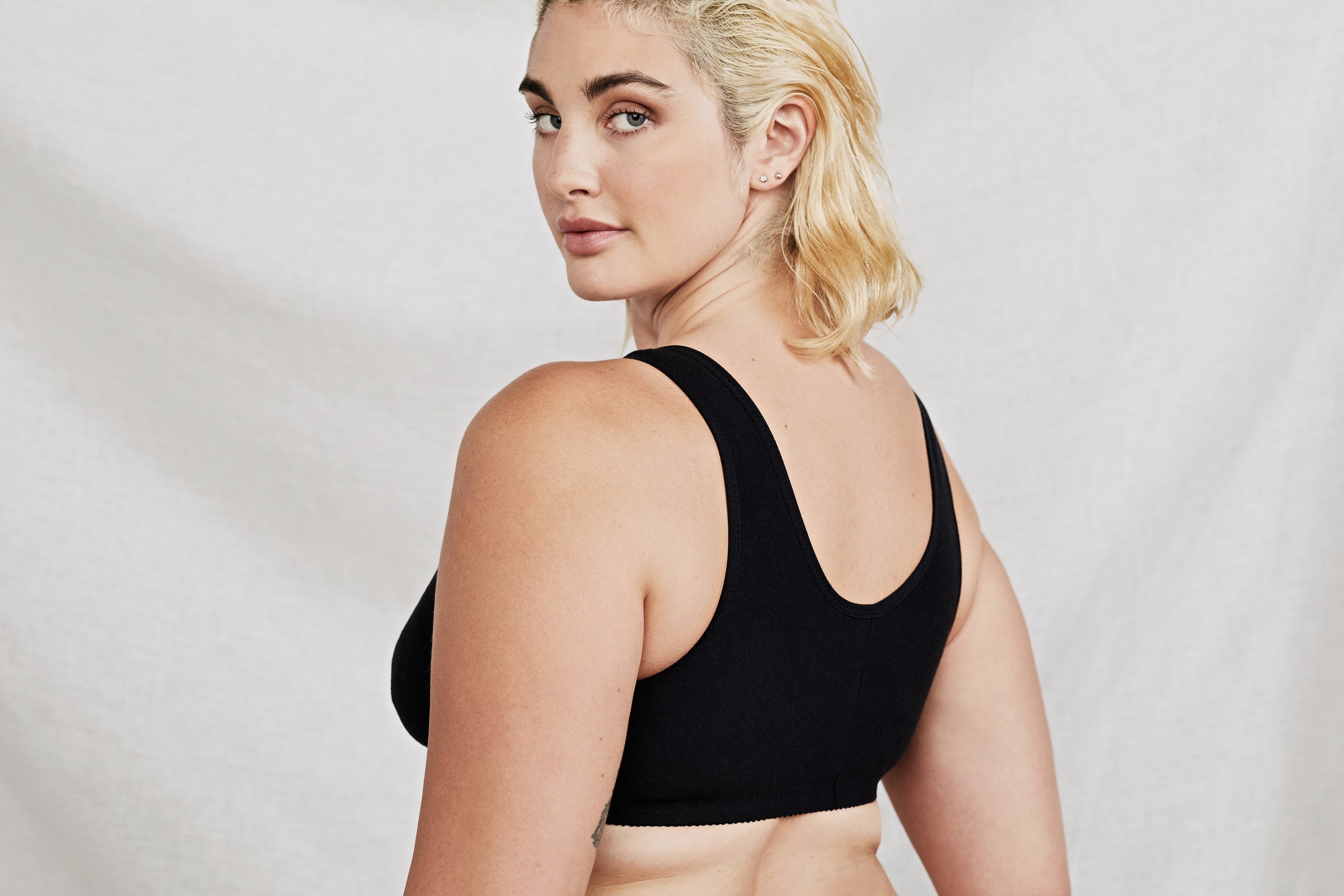 The Vivian Front Closure Bra in Luna Black
